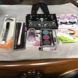 NWT Halloween make up and tote